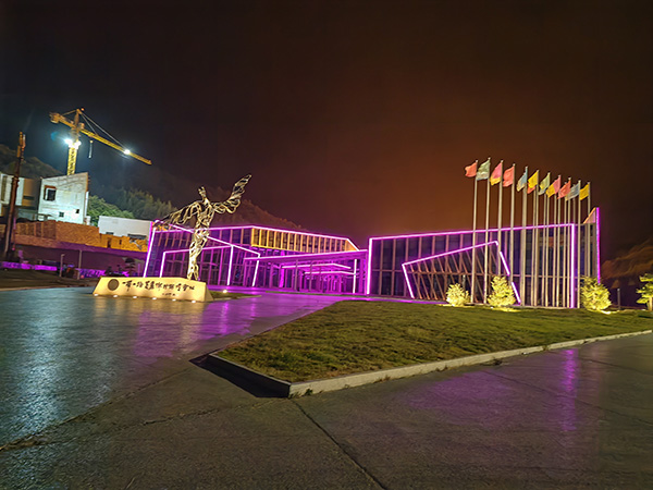 城市亮化是现代城市建设的重要组成部分,它不仅可以美化城市的夜景,还能提升城市的整体形象。随着科技的不断进步,城市亮化也得到了更多的关注和创新。本文将介绍一些关于城市亮化的创意和技术,帮助读者了解城市亮化的重要性以及如何进行红寺堡城市亮化的规划和实施。 城市亮化是现代城市建设的重要组成部分,它不仅可以美化城市的夜景,还能提升城市的整体形象。随着科技的不断进步,城市亮化也得到了更多的关注和创新。本文将介绍一些关于城市亮化的创意和技术,帮助读者了解红寺堡城市亮化的重要性以及如何进行红寺堡城市亮化的规划和实施。